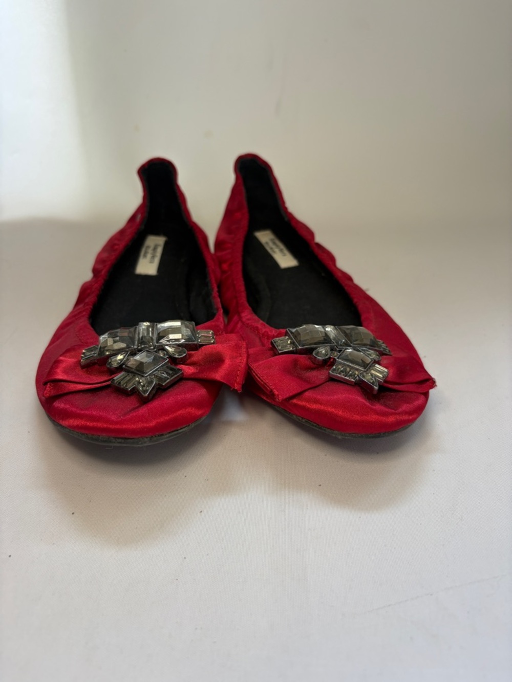 Simply Vera Vera Wang Ruby Red Satin Ballet Flats Size 9 - Picture 4 of 7
